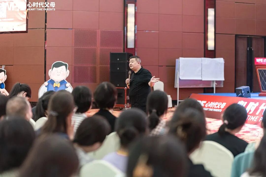 老师没收孩子的象棋奖励给别的同学，孩子愤怒又受伤，家长该怎么疏导？