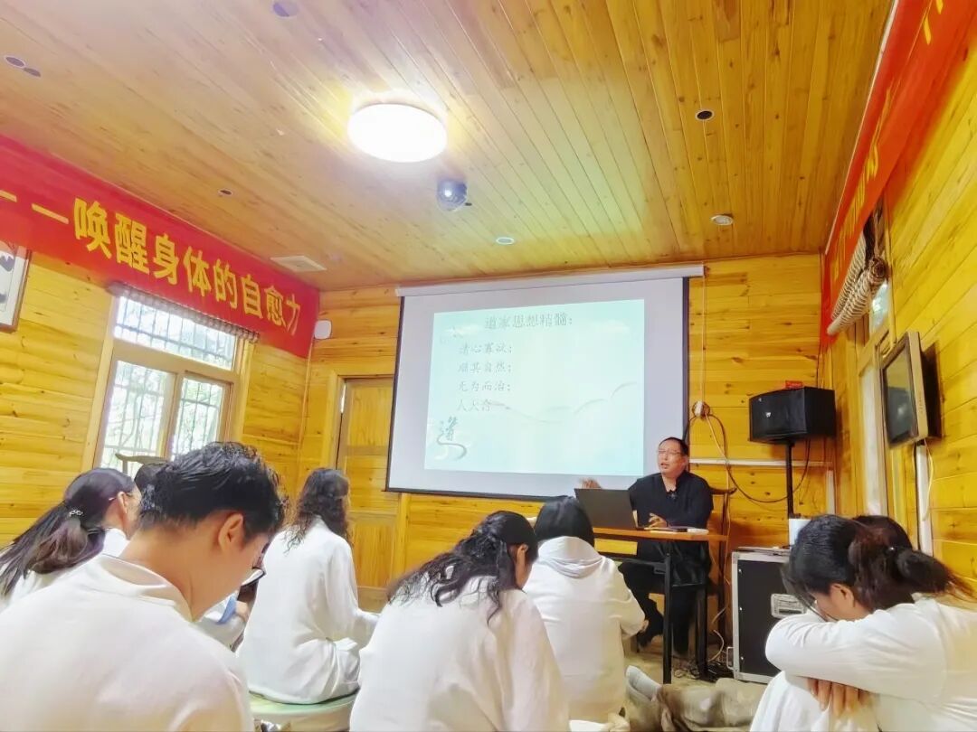 开身课奇缘：从车祸伤痛到双腿等长的生命奇迹