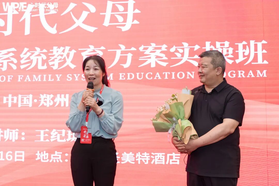 【21天幸福家庭陪伴营】为了6:30的约定，她前一晚睡在了公司——那张睡在公司沙发上的背影，是21天最笃定的开场