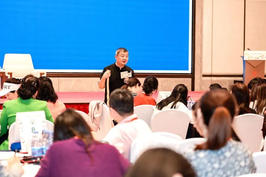 凌晨王纪琼院长的一条微信，让我明白了：跟对人，是中年妇女最划算的投资