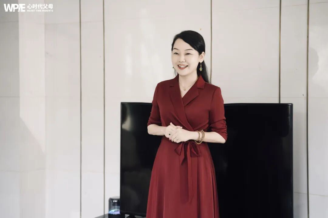 刚复学的孩子像在生产