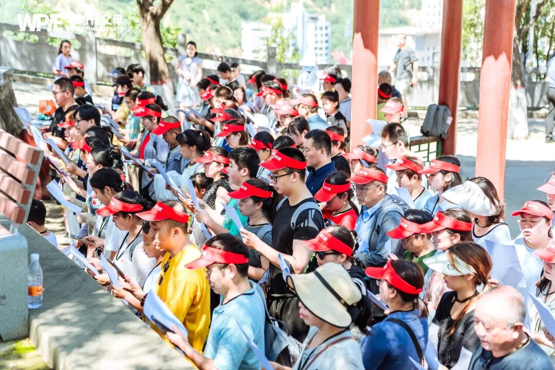 “爸！我恶心数学老师，不想学数学了！”“不，孩子，你恶心的其实是......”