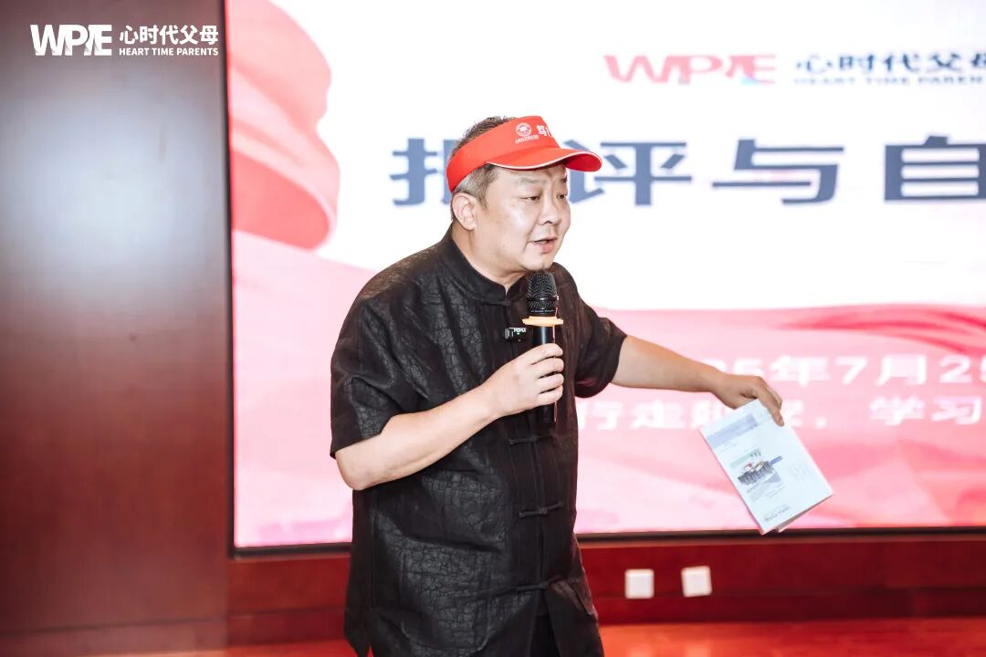 “爸！我恶心数学老师，不想学数学了！”“不，孩子，你恶心的其实是......”