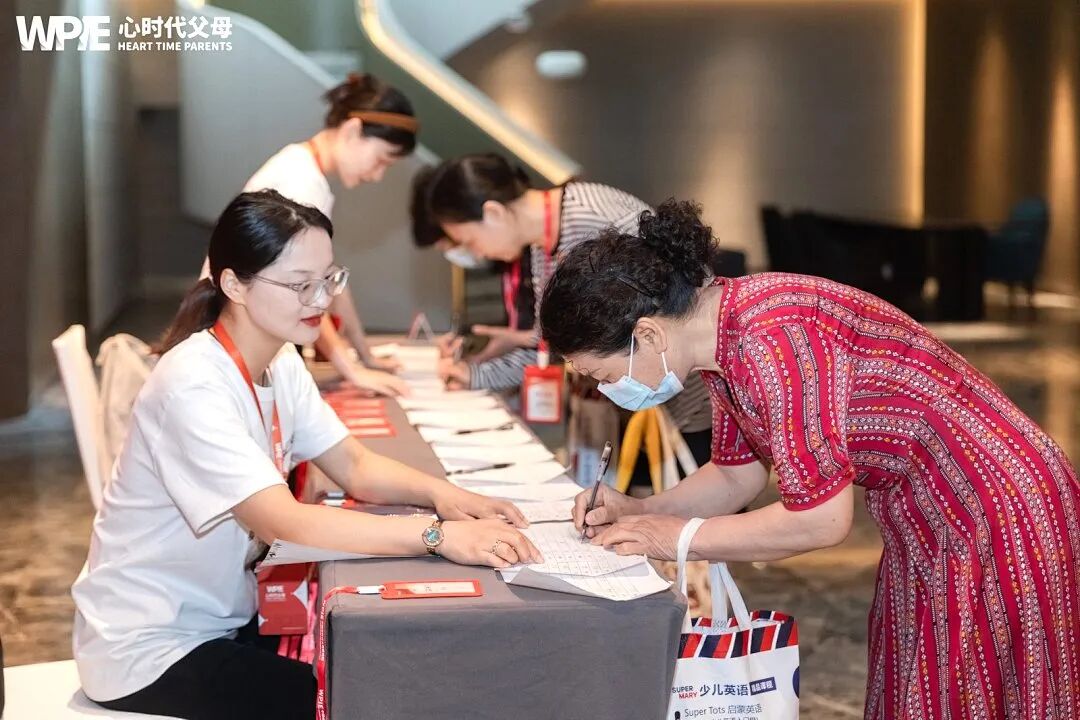 当孩子紧急来电说：“我要回家，我不想上学了！”——我用王纪琼院长的接话技术稳住了局面