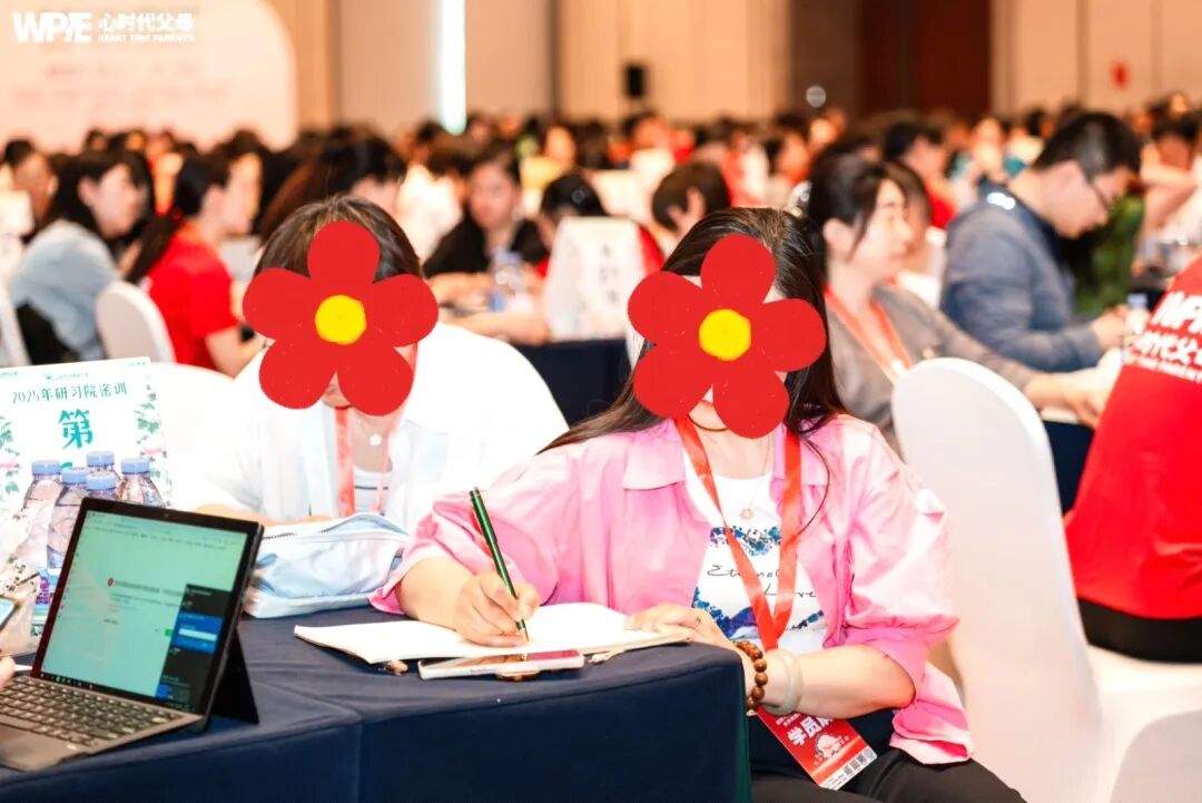 【纪琼院长人生规划导师班】父母吵架、写作业被打、拒绝上学、生病吃药.....这个孩子从出生到长大成人，都经历了什么？