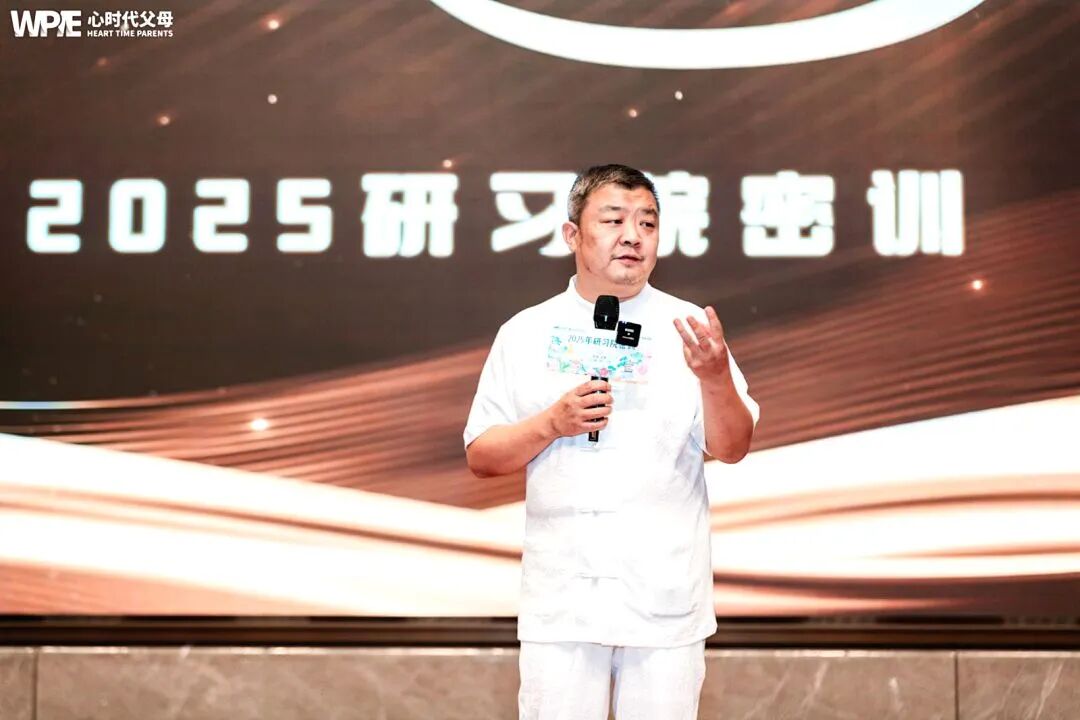 【纪琼院长人生规划导师班】父母吵架、写作业被打、拒绝上学、生病吃药.....这个孩子从出生到长大成人，都经历了什么？