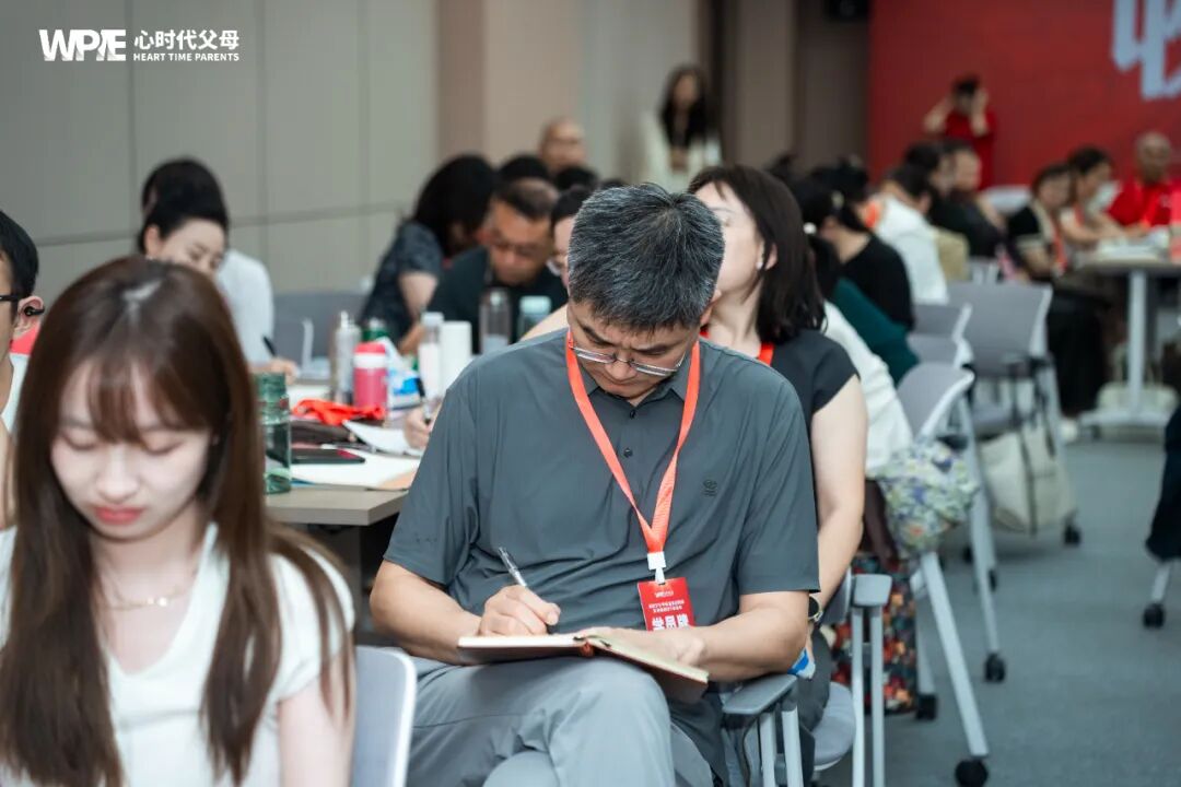 不曾被命运打垮的她，在王克老师这里拿到了人生的喜剧脚本！