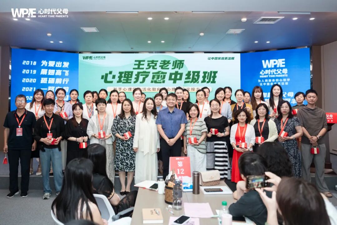 不曾被命运打垮的她，在王克老师这里拿到了人生的喜剧脚本！