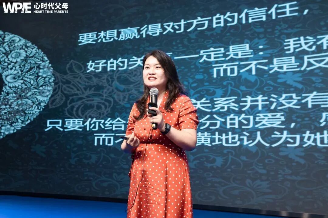 恋爱四年无果，竟用信用卡给男朋友刷了40多万！看文聪老师如何回答