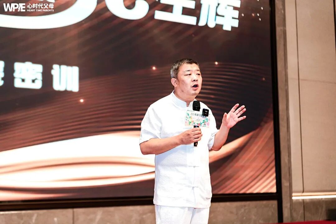 一个“拒绝成长”的男人如何制造两代人的创伤——不要因为溺爱把儿子养成妈宝男