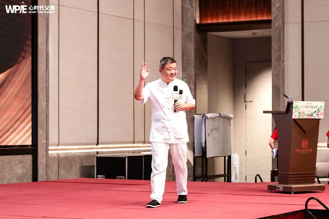 一个“拒绝成长”的男人如何制造两代人的创伤——不要因为溺爱把儿子养成妈宝男