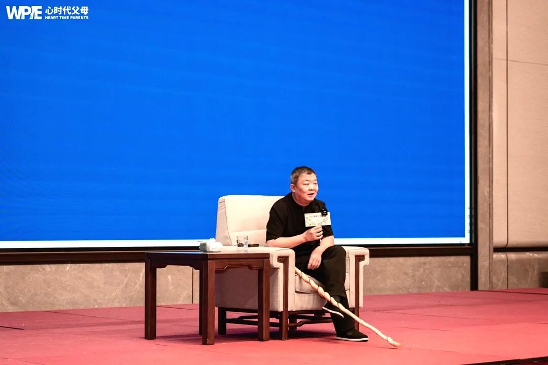 一个“拒绝成长”的男人如何制造两代人的创伤——不要因为溺爱把儿子养成妈宝男