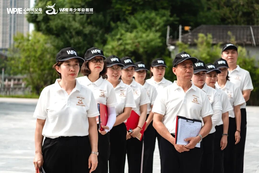 青少年总裁班首日直击教养两极：父亲的蛋糕和母亲的伤痕