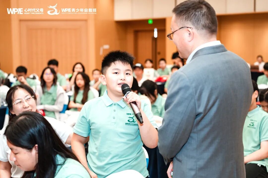 青少年总裁班首日直击教养两极：父亲的蛋糕和母亲的伤痕