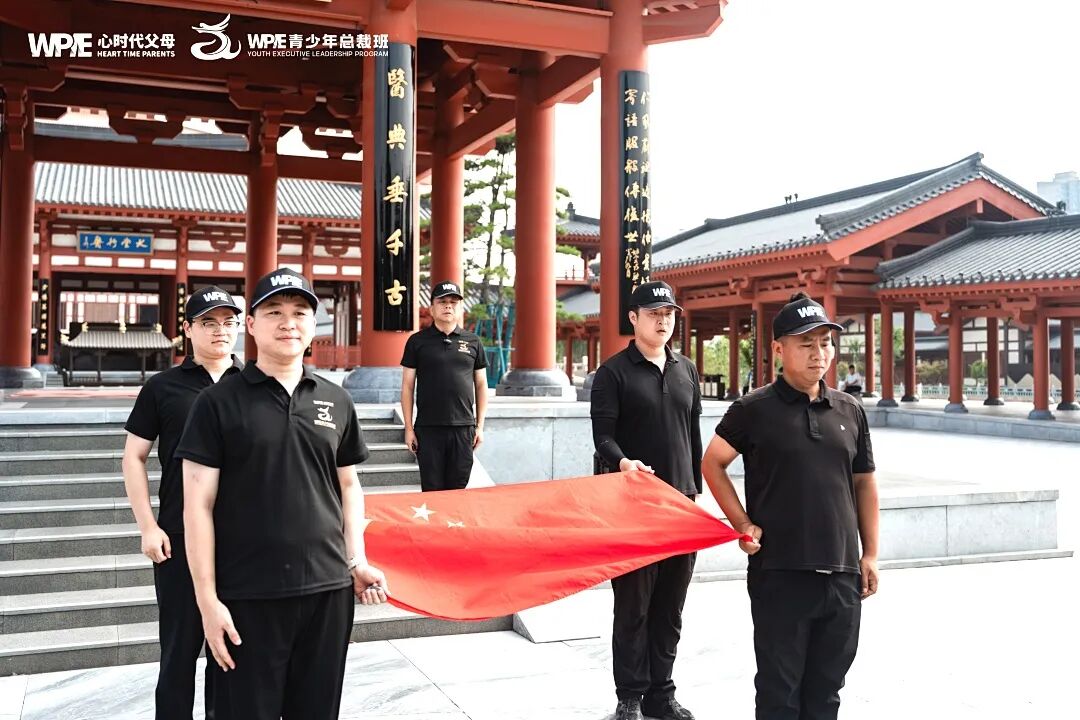 青少年总裁班首日直击教养两极：父亲的蛋糕和母亲的伤痕