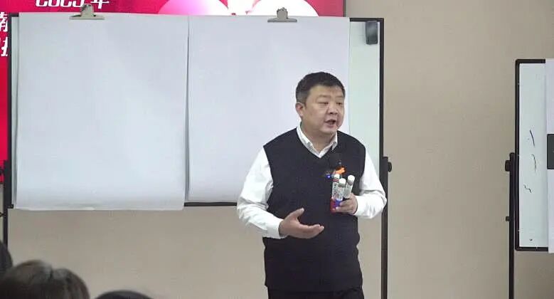 单亲妈妈与14岁女儿的沟通困境及解决方法