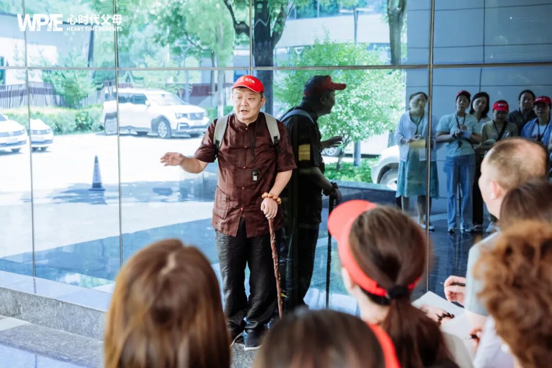 【咱们的故事】面对三个孩子的困境，我对自己说：“王锋，你得先把自己‘捞起来’！”