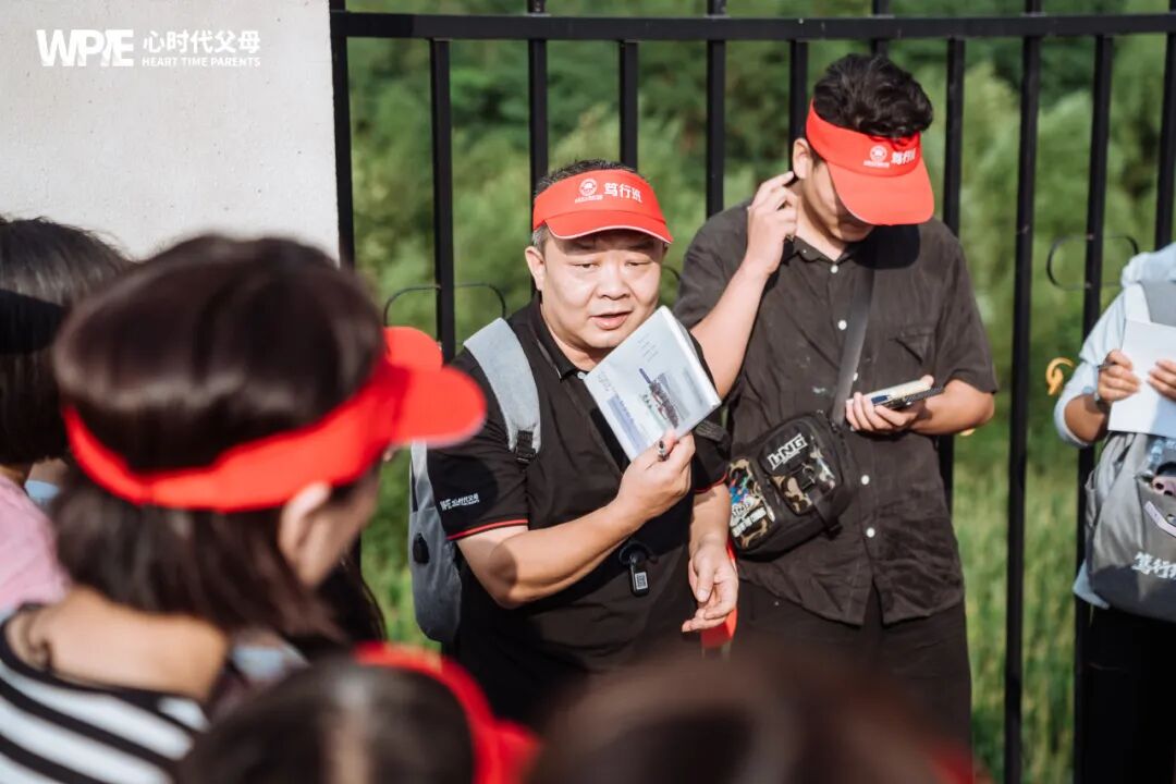 【咱们的故事】面对三个孩子的困境，我对自己说：“王锋，你得先把自己‘捞起来’！”