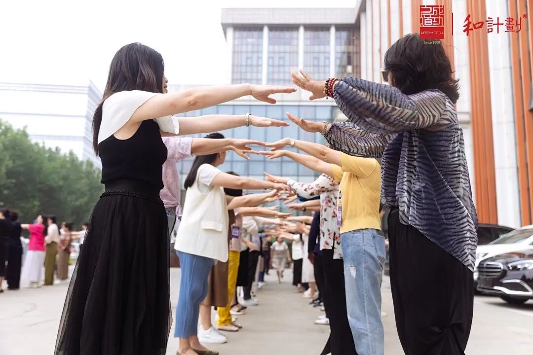 【家庭生态导师班】“妈妈，下次我要考100分！”“你能考100分？打死我都不信！”——有多少孩子被父母的“实话”毁掉