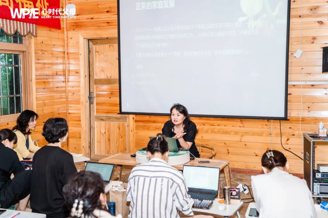 【文聪老师女性成长必修课】做孩子情绪的“容器”，而非“焦虑制造机”