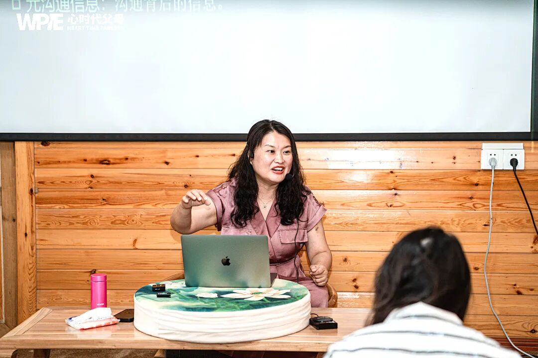 【文聪老师女性成长必修课】做孩子情绪的“容器”，而非“焦虑制造机”