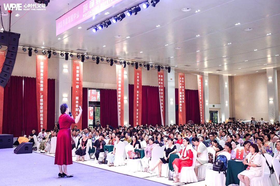 【家庭生态导师班】“如果家庭发生矛盾，说明爸妈也不容易，我要托举他们”——15岁少年说出这句话时，在场的父亲留下了眼泪