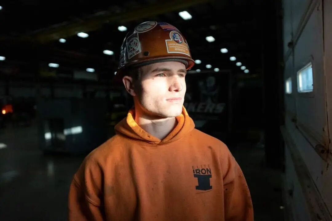 美民调：特朗普支持率为43%