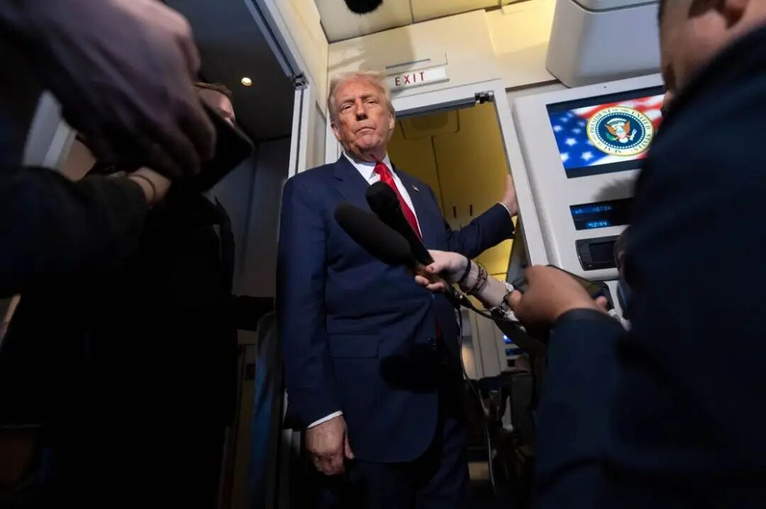 美民调：特朗普支持率为43%