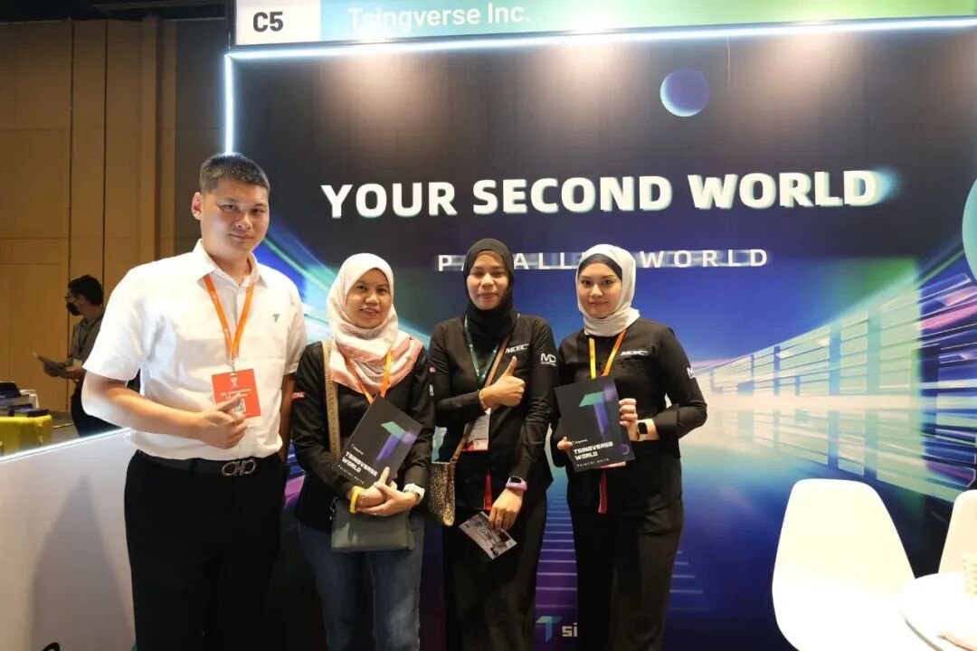 青洲全球首次亮相，平行世界高朋满座，AWE现场直击