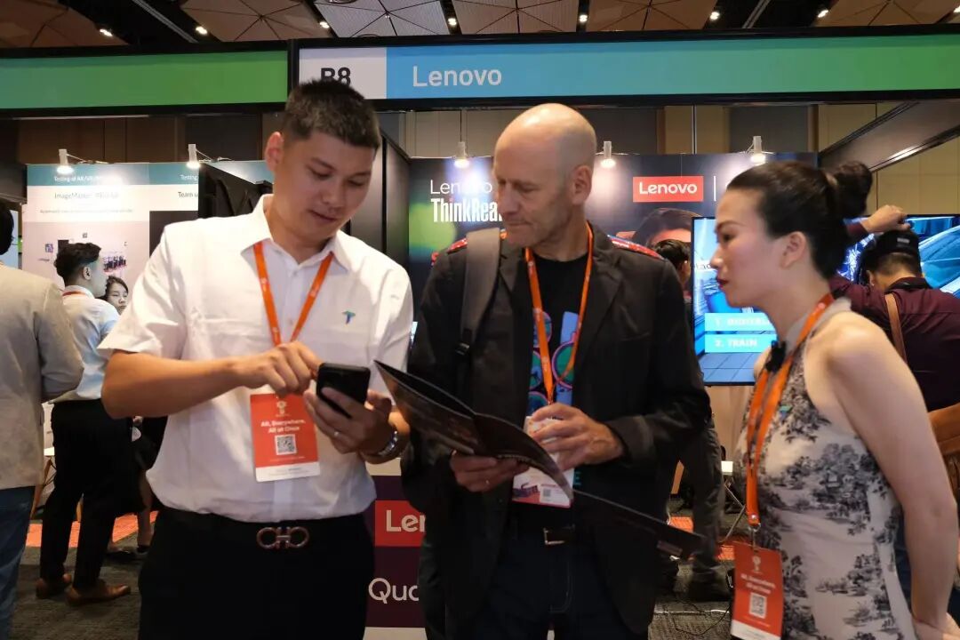 青洲全球首次亮相，平行世界高朋满座，AWE现场直击