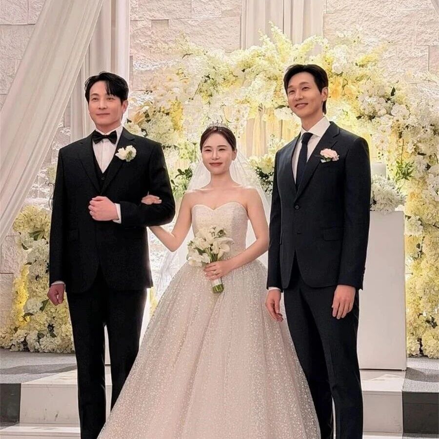 池贤宇出席哥哥婚礼