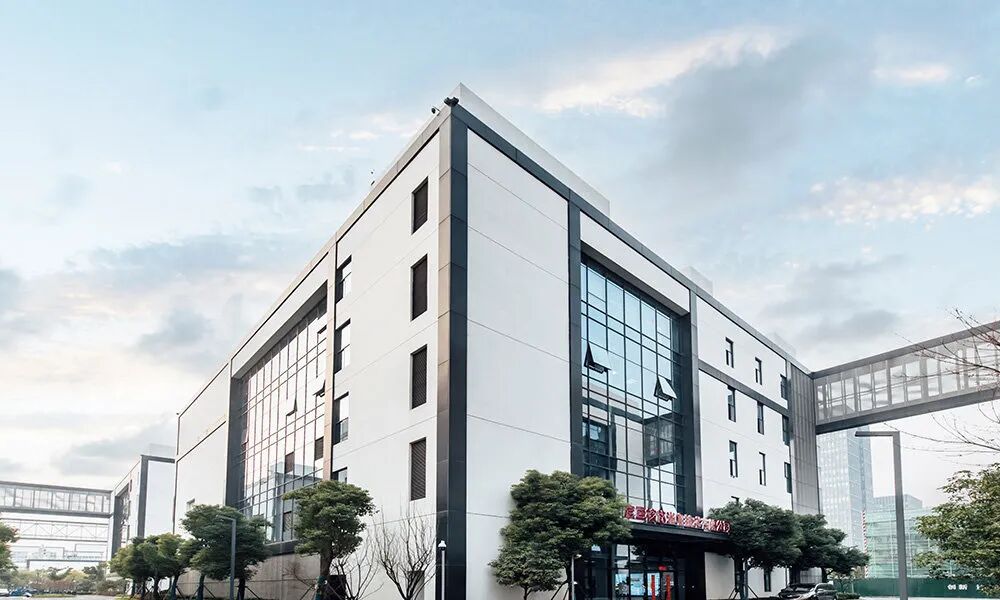 四路出擊！激光芯片大廠的“芯”布局