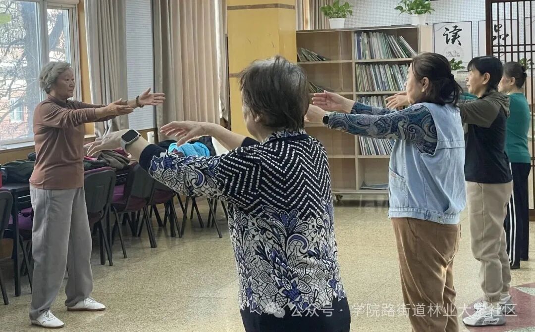 八段锦健身1.jpg