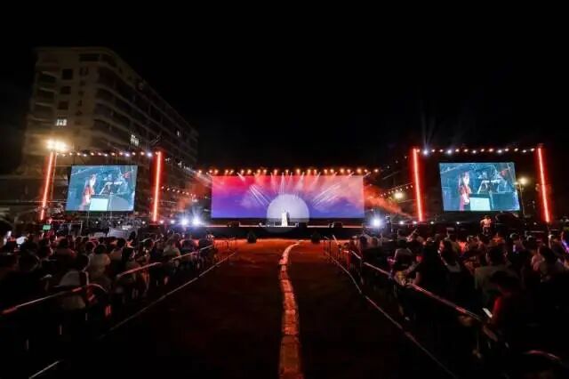 奔赴一场草坪音乐会。