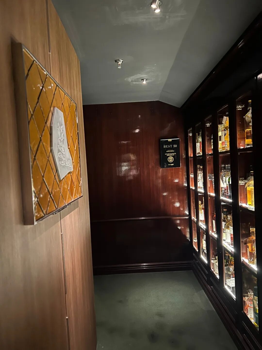 Bar P。J。 Shanghai ： Tropical Cocktails & No Surcharge at Shaanxi Nan Lu
