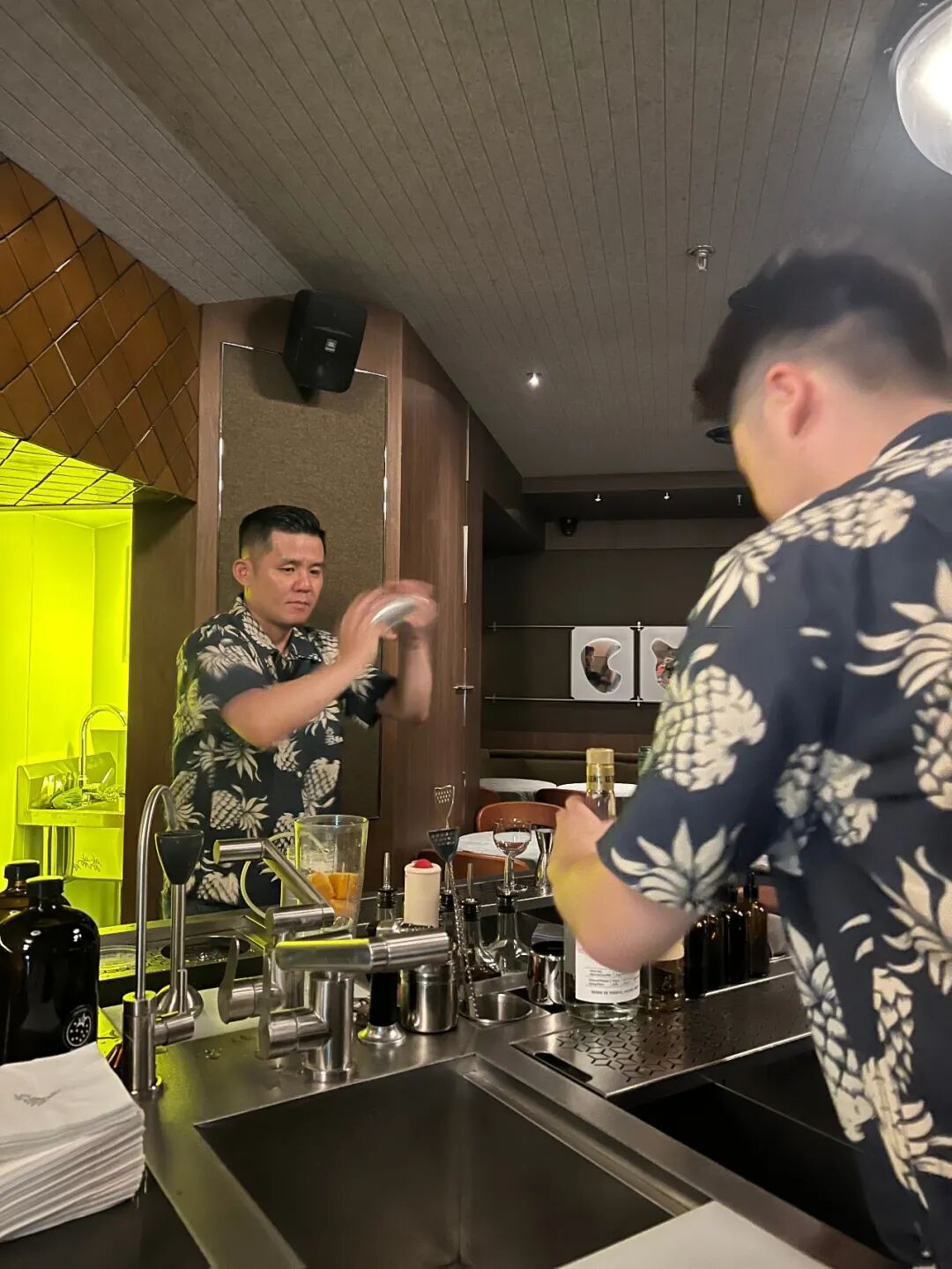 Bar P。J。 Shanghai ： Tropical Cocktails & No Surcharge at Shaanxi Nan Lu