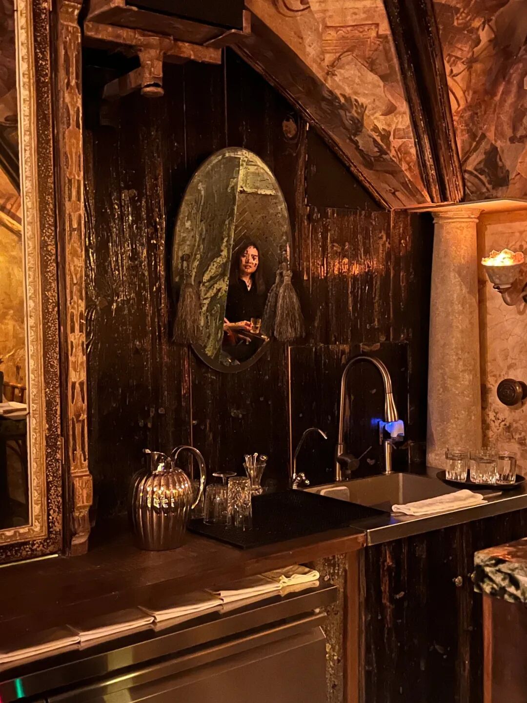 A Rose By Any Other Name ： Shakespearean Bar on Nanchang Lu, Shanghai
