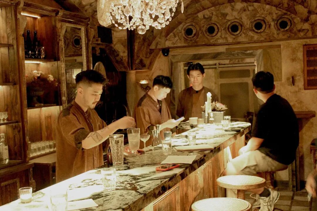 A Rose By Any Other Name ： Shakespearean Bar on Nanchang Lu, Shanghai