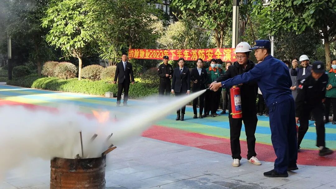 都安消防大队联合物业开展消防演练及培训