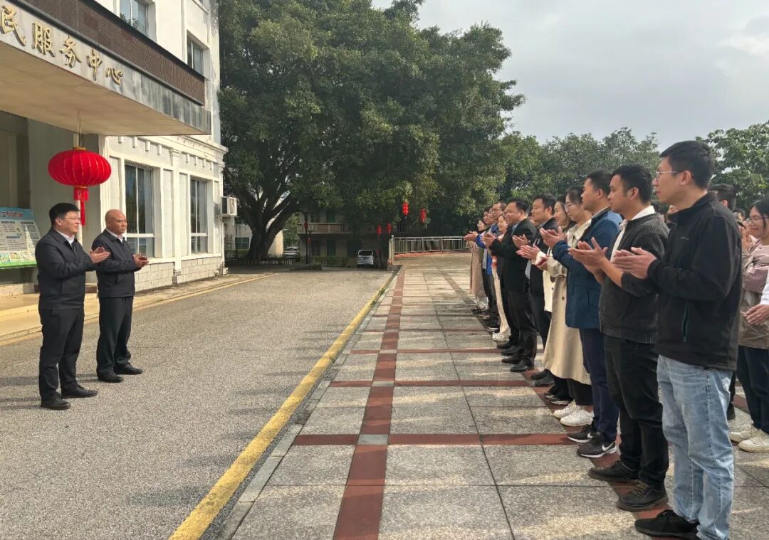 当前位置:>首页>新闻中心>政务要闻>韦敏华,黄荣荣,卢鹏,黄礼财,农