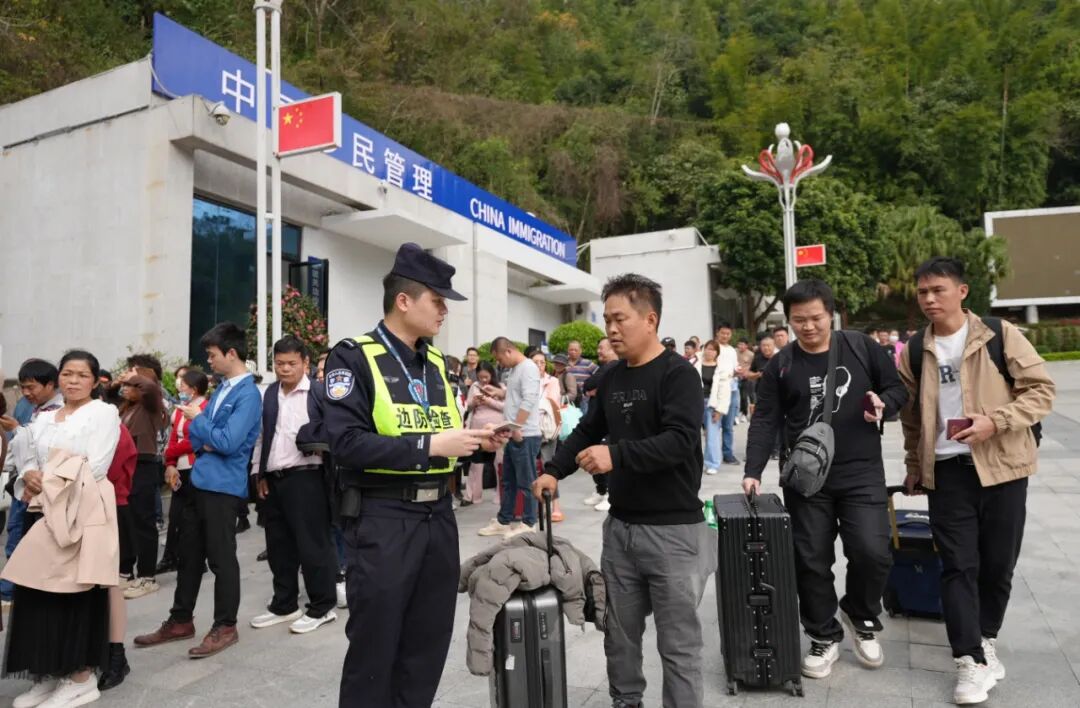 友谊关出入境边防检查站旅客日查验量再创新高