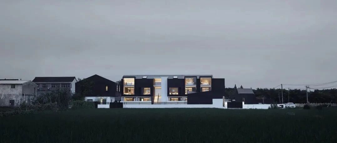 稻田里的极简民宿