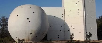 一批国内天价大腕画家，搞出了国内最失败的建筑项目