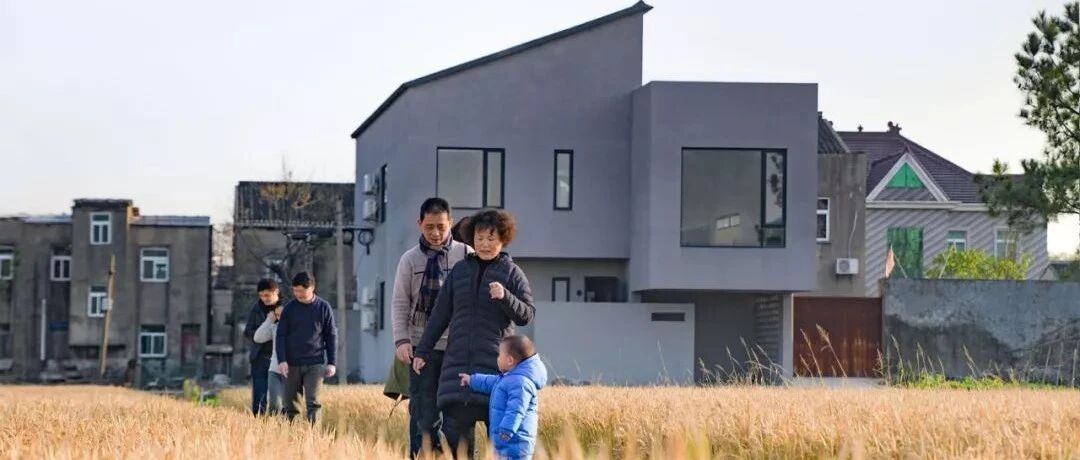 杭州夫妻花150万盖房，和双方父母同住，解决了养老、养娃问题