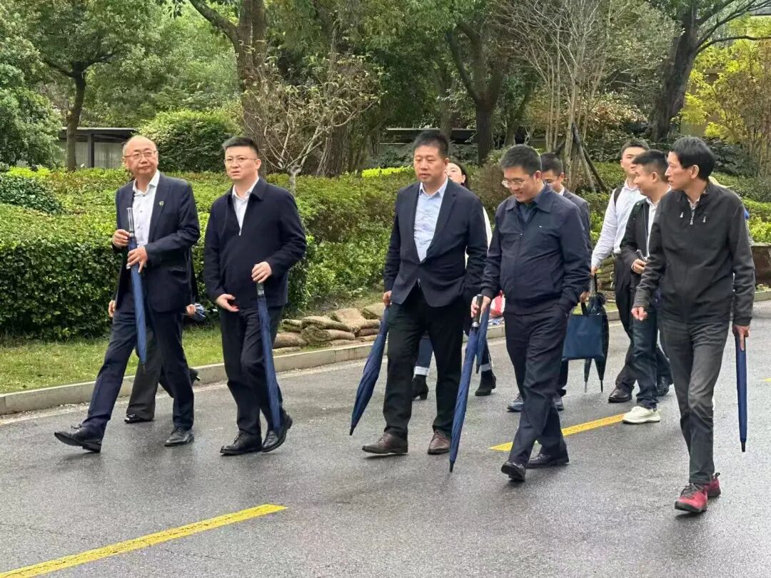 贵州省贵阳市南明区领导一行莅临偲人医生云栖兰亭康养社区参访交流