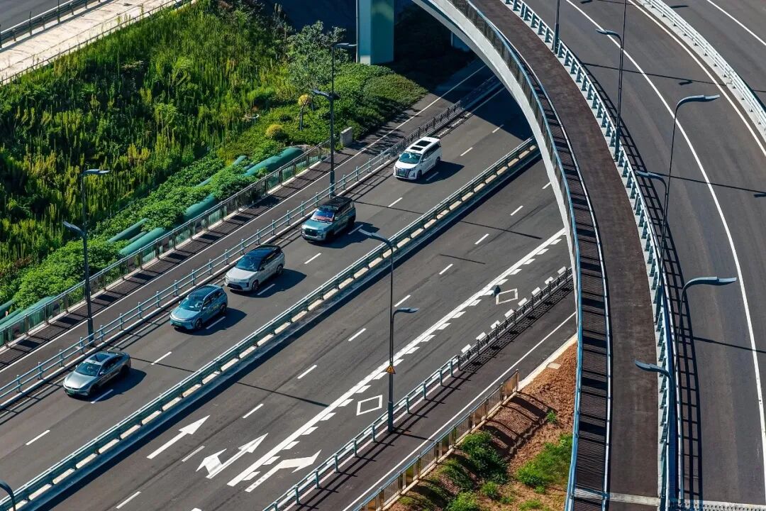比亚迪重走丝路：43天，11个国家，15000公里，全程纯电