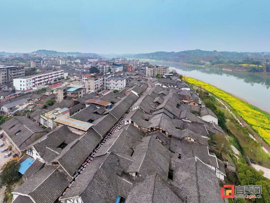 鸟瞰赵化古镇一角