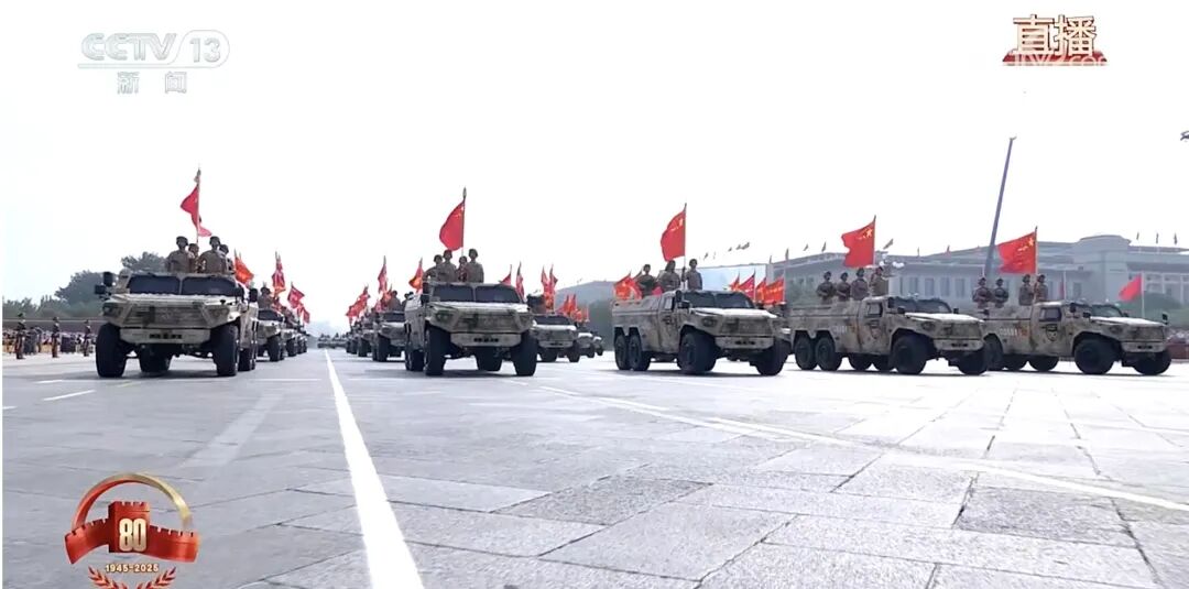英姿飒爽！女民兵方队亮相阅兵现场