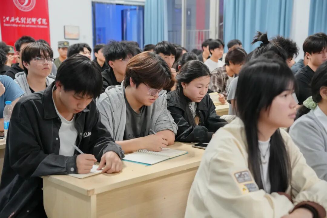 安义县关爱报告团