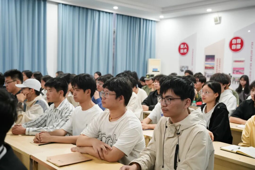 安义县关爱报告团